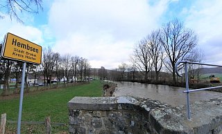 Die Nethe in Hembsen erhält in den nächsten Monaten wieder mehr ihren ursprünglichen Flussverlauf zurück. - Madita Schellenberg