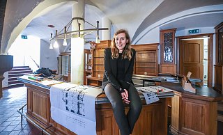 Eva Schreiber, Bauingenieurin, in dem Lokal im Keller des Theaters am Alten Markt. - Sarah Jonek