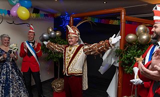 Applaus für einen jecken Helden: Hermann Held ist neuer Prinz bei Brakel Radau. - Mark Elberg