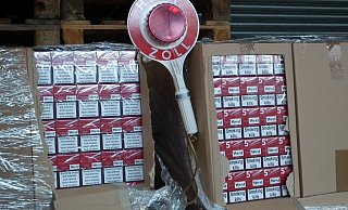 Vor dem Landgericht Bielefeld wird gegen vier Männer wegen des Schmuggels von Zigaretten verhandelt. - Polizei