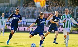 Sebastian Klaas (l., mit Sven Michel und dem Münsteraner Luca Bazzoli) ist wieder im Teamtraining. - Besim Mazhiqi