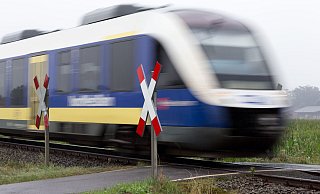 Eine Tragödie bei Bad Driburg sorgte am Freitag für Zugausfälle der Nordwestbahn. - Dpa