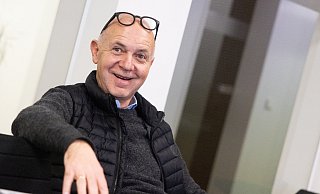 DFB-Präsident Bernd Neuendorf würdigte die Karriere der scheidenden Arminia-Legende Fabian Klos. - Mike-Dennis Mller / www.mdm.photo