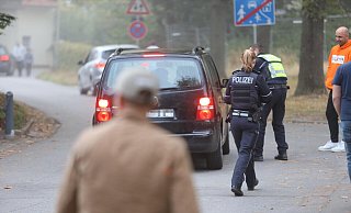 Die Polizei beließ es nicht bei Ermahnungen - die haltenden Eltern mussten zahlen. - Nicole Sielermann