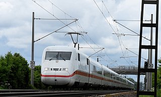 Die Bahn will Fahrzeiten zwischen Hannover und Bielefeld verkürzen. Wie genau die Strecke verändert würde, steht noch nicht fest. - picture alliance / dpa
