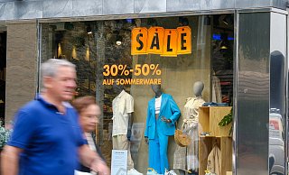 Der Sommerschlussverkauf (SSV) lockt in die Bielefelder Geschäfte. Viele Händler haben 30 bis 50 Prozent reduziert, einige sogar bis zu 70. - Andreas Zobe