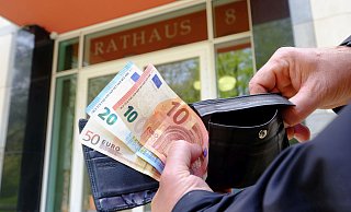 Hauseigentümer und Gewerbetreibende müssen sich vorrausichtlich im nächsten Jahr auf höhrere Grund- und Gewerbesteuern einstellen. "Steuererhöhungen sind kein Tabu mehr", kündigen Kämmerer und Bürgermeister an. - Thorsten Gödecker
