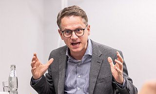 CDU-Generalsektretär Carsten Linnemann wünscht sich ein verpflichtendes Gesellschaftsjahr, um das Verständnis zwischen allen Gruppen zu fördern. - Oliver Krato