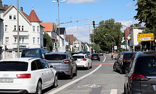 An der Mindener Straße müsste es einen Rechtsabbiegerstreifen in den Ortsieker Weg geben, wenn am Prinzip "Einspurigkeit für Autos in jede Richtung" wie im Verkehrsversuch festgehalten werden soll. - Frank-Michael Kiel-Steinkamp