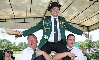 2019 konnte Christian "Chris" Esken die Königswürde mit dem entscheidenden Schuss erringen. Nach dreijähriger Regentschaft wird nun beim kommenden Fest ein Nachfolger gefunden werden. - Archivbild: Alexandra Wittke