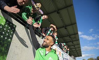 Bad in der Menge, hier Ramien Safi vom SV Rödinghausen zum Ende der Hinrunde im heimischen Stadion. An diesem Samstag dürfte die Stimmung noch einmal steigen. - Joel Beinke,Joel Beinke