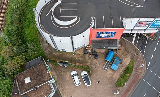Auf diesem Parkplatz in der Nähe vom Hauptbahnhof in Herford soll die 18-Jährige von einer Gruppe vergewaltigt worden sein. - Guido Kirchner/dpa Auf diesem Parkplatz in der Nähe vom Hauptbahnhof in Herford soll die 18-Jährige von einer Gruppe vergewaltigt worden sein. - Guido Kirchner/dpa