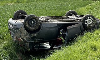 Die Fahrzeuge kollidierten, der Corsa kam auf dem Dach zum Liegen. - Feuerwehr Paderborn