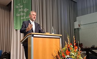 Am Tag des Landvolks zu Libori spricht Günther Felßner, Präsident des Bayerischen Bauernverbands, in Paderborn über die Zukunft der Landwirte. - Henrike Buschmann