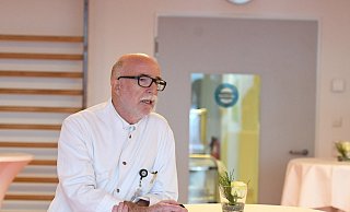 Sport mit Herz: Dafür kämpft Sportkardiologe Klaus-Peter Mellwig, Oberarzt der Klinik für Allgemeine und Interventionelle Kardiologie und Angiologie am Herz- und Diabeteszentrum NRW mit Sitz in Bad Oeynhausen. - Jürgen Krüger