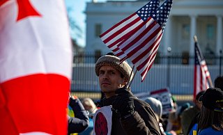 In den USA haben Demonstranten millitärische Hilfe für die Ukraine angefordert. Unser Auor meint, dass Deutschland als Macht des Friedens gefordert ist. - picture alliance / NurPhoto