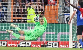 Arminia-Keeper Jonas Kersken parierte in der Nachspielzeit einen Elfmeter. - Oliver Krato