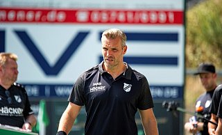 Bittet um Entschuldigung: Rödinghausens Trainer Carsten Rump. - Joel Beinke