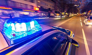 Die Einsatzkräfte fanden bei dem bewaffneten jungen Mann nicht nur eine Pistole. - Polizei (Symbolfoto)