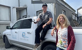 Steve Neuber, Geschäftsführer der TechBau Neuber GmbH und Frauke Schwietert, Vorsitzende der Geschäftsführung der Agentur für Arbeit Herford. - Natalie Gottwald