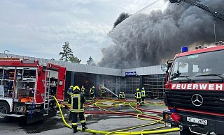 Ein Großbrand zerstörte das Autohaus Brokamp nahezu vollständig. - Lena Vanessa Bleck