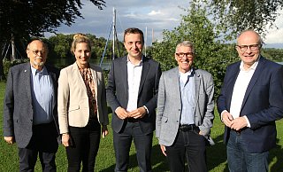 Peter Fröhlingsdorf (Kreisvorsitzender der Seniorenunion, v. l.), Verena Mertens (Kandidatin Europawahl), Paul Ziemiak, Heribert Kick (Vorsitzender Seniorenunion Salzkotten) und der Landtagsabgeordnete Bernhard Hoppe-Biermeyer zu Gast in Bentfeld. - Johannes Büttner