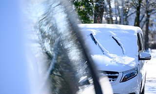 Schnee führte in Teilen von OWL zu Unfällen und umgestürzten Bäumen. Der Samstag war aber weitgehend ruhig und sonnig (Symbolfoto). - picture alliance/dpa