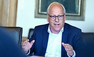 OB Pit Clausen spricht zu kommunalpolitischen Themen. - BARBARA FRANKE