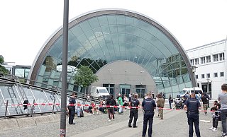 Razzia an der "Tüte": Die Drogenszene auf dem Vorplatz der Stadthalle wird zunehmend zum Problem. - Peter Unger