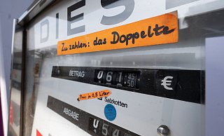 Die Ölpreise haben sich im Vorjahresvergleich mehr als verdoppelt. - picture alliance/dpa