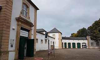 Seit 1994 ist das Naturkundemuseum im Marstallgebäude in Schloß Neuhaus. - Birger Berbüsse