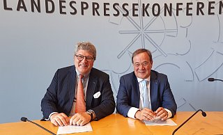 Laden zur Friedenskonferenz nach Münster: Miele-Chef Reinhard Zinkann (l.) und Ex-Ministerpräsident Armin Laschet. - Ingo Kalischek