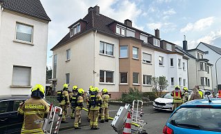 Im Keller eines Mehrfamilienhauses an der Albinstraße brannte ein Haushaltsgroßgerät. Durch den schnellen Einsatz der Feuerwehr Paderborn konnte der Schaden gering gehalten werden. - © 2024 Ralph Meyer. Alle Inhalte urheberrechtlich geschützt.