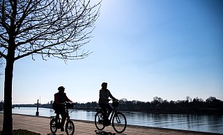 Für den Lübbecker Meteorologen Friedrich Föst ist das schöne Wetter vorerst kein Grund zur Sorge vor Trockenheit. Die Sonnenstunden dürften genossen werden. - Sina Schuldt