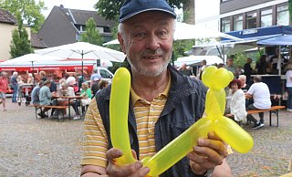 Formt lustige Tierfiguren aus Luftballons: Wilfried Niederjohann. - Ekkehard Wind