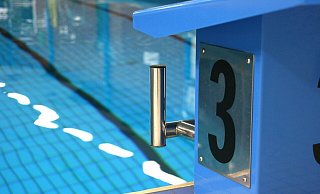Das Residenzbad in Schloß Neuhaus musste wegen eines Defekts geschlossen werden. Nun öffnet es wieder, nachdem es einige Monate zu war. - (Symbolbild) Pixabay/Henning_W