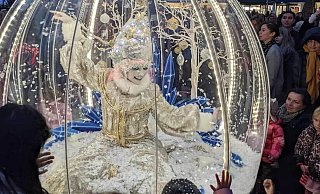 Rund um das Bessmann-Gelände in Marienfeld entsteht in diesem Jahr die "Weihnachtswelt". Eins der Highlights: die lebendige Schneekugel. - The Snow Globe