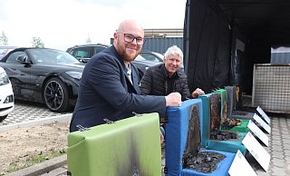 Björn Mylius (l.) und Ingo Bandurski wollen den Brandschutz bei Polstermöbeln weiter vorantreiben. - Judith Gladow