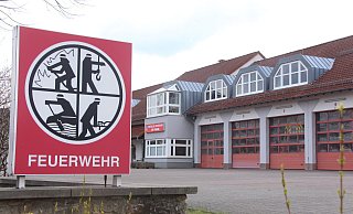 Das große Feuerwehrgerätehaus in Bad Driburg soll 2024 umgebaut und modernisiert werden. - burkhard battran