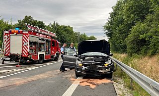 Der 36-jährige Fahrer eines VW Tiguan kam aus bislang ungeklärter Ursache von der Fahrbahn ab und fuhr in den Gegenverkehr. - NW