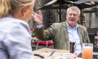 Wilken Kisker spricht mit NW-Redaktionsleiterin Andrea Rolfes über Bielefeld. - Jörg Dieckmann - www.dieckmann-fotodesign.de