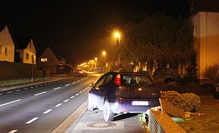 Ein Zeuge fand das verlassene Fahrzeug am Straßenrand. - Polizei Herford