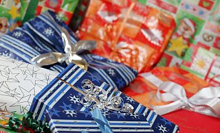 In diesem Jahr haben viele Menschen laut Umfragen kaum Geld für Weihnachtsgeschenke. - Malte Christians/dpa