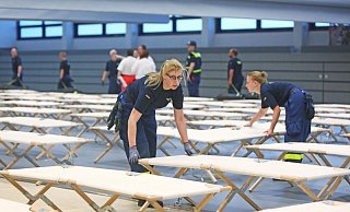 Müssen in OWL wieder Turnhallen als Notunterkünfte für Flüchtlinge hergerichtet werden wie hier in Bielefeld 2015? Mancherorts sieht es so aus. - Sarah Jonek
