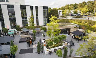 Das Außengelände des Unternehmens wird regionalen Food-Ständen Platz bieten. - Nolte-Küchen