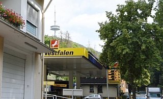 Den beiden männlichen Angeklagten wird vorgeworfen, diese Tankstelle im Kirchsiek im Januar überfallen zu haben. - Archivbild: Thomas Lieske