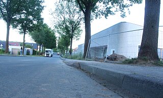 Wechselseitige Kurzzeitparkplätze und ein Wendekreisel sollen für flüssige und sichere Abläufe beim Bringen und Abholen der Kinder sorgen. - Burkhard Battran