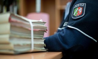 Ein Bielefelder Frauenarzt muss sich nun vor Gericht verantworten. - Symbolfoto: dpa / Volker Hartmann