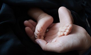 Gleich fünf Elternpaare konnten in der vergangenen Woche ihren Nachwuchs im Höxteraner Krankenhaus in Empfang nehmen. - Pixabay/bingngu93