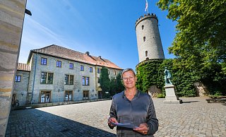 Neueröffnung für Frühjahr 2025 geplant: Christine Harodt, Technische Leiterin des ISB, vor dem Lokal im Hauptgebäude der Sparrenburg. - Andreas Zobe